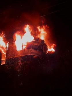 Locomotivă în flăcări între Arad și Timișoara. Incendiul a fost stins după 3 ore. Nu sunt victime
