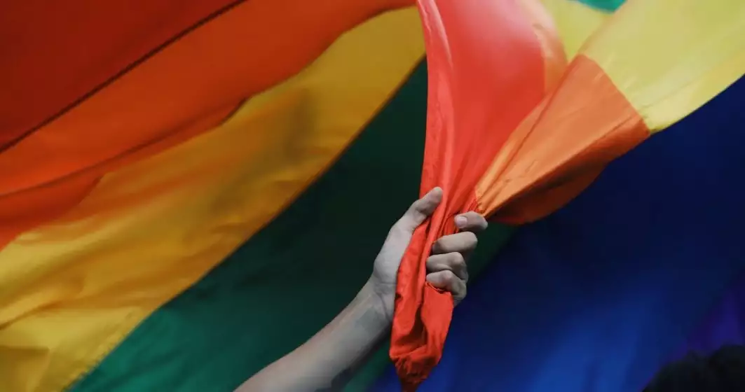 Comunitatea LGBTQ+ rămasă captivă în Afganistan. Membrii comunității riscă să fie uciși cu pietre sau zdrobiți sub un zid