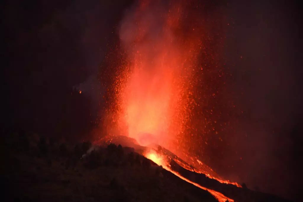 Vulcanul din insula La Palma a erupt după 50 de ani. Aproximativ 5.000 de oameni au fost evacuați