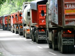 Protest al transportatorilor de marfă pe șoseaua de centură a Aradului împotriva impozitării diurnelor șoferilor