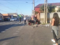 Mamă cu copil de 3 ani spulberați de un ATV pe strada Cocorilor. Autorul a fugit de la locul faptei