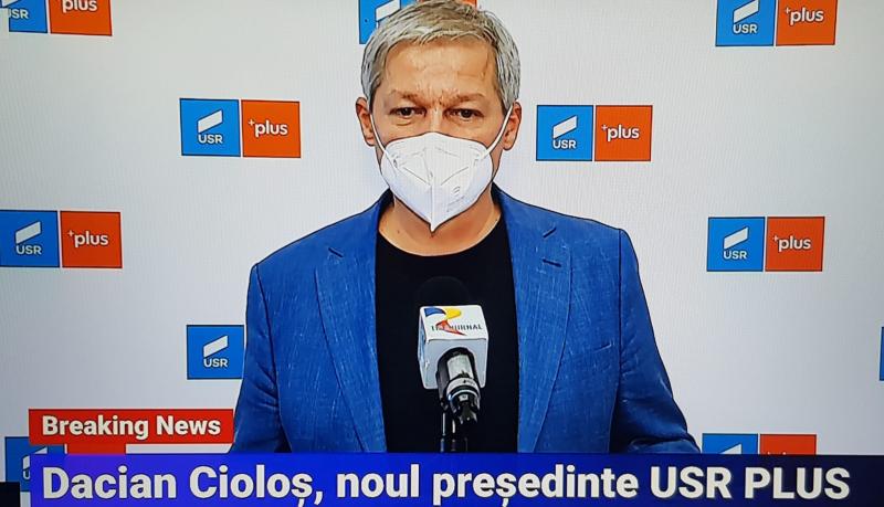 Dacian Cioloș l-a bătut la mustață pe Dan Barna. Noul președinte al USR PLUS este Dacian Cioloș