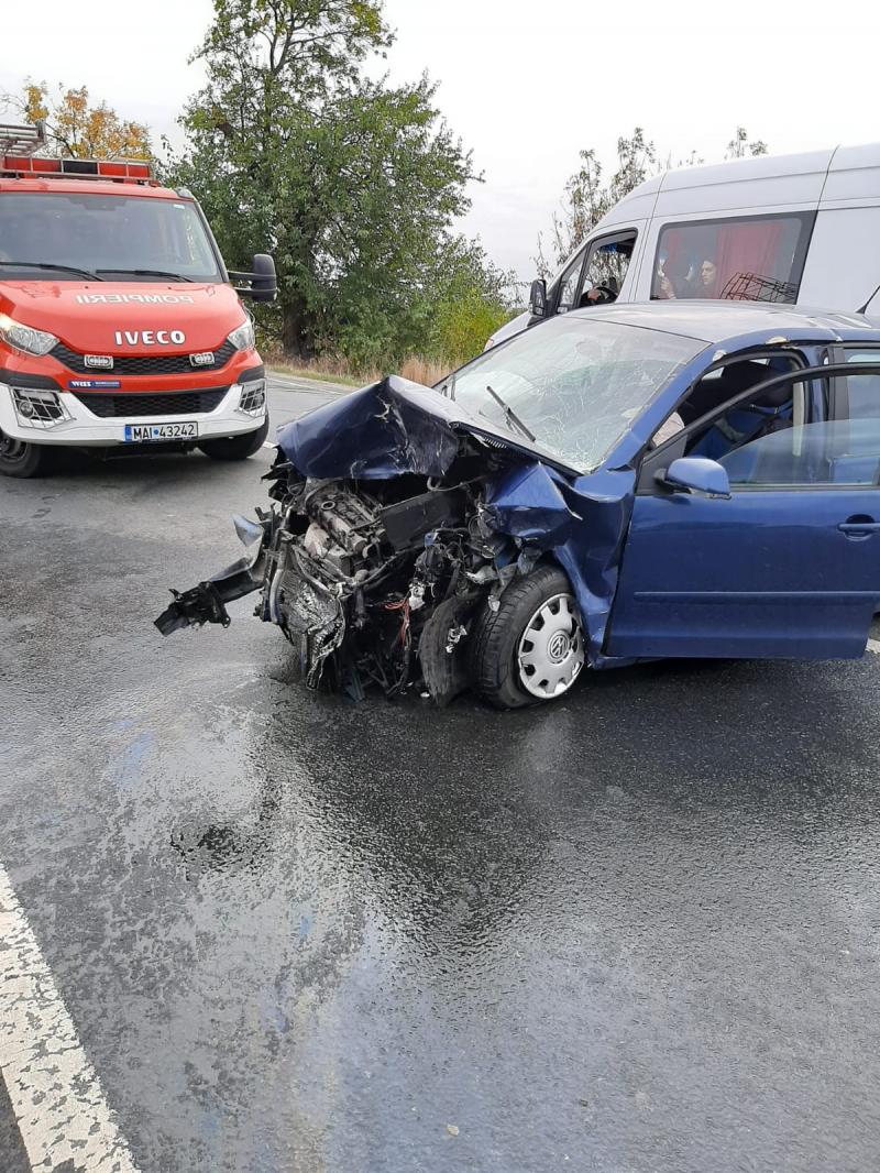 Accident cu 2 victime, dintre care una încarcerată, la Zimand Cuz