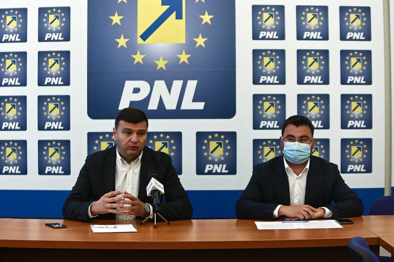 Parlamentarii PNL au votat pentru plafonarea și compensarea prețului curentului și gazelor