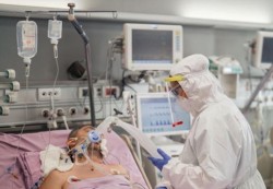 Medicii arădeni trag semnal de alarmă: cinci pacienți au pierdut astăzi lupta cu virusul SARS CoV-2 după ce au ajuns la spital prea târziu