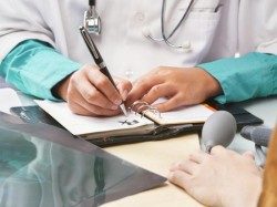 Șeful Colegiului Medicilor vrea suspendarea medicilor care promovează teorii care nu sunt validate științific