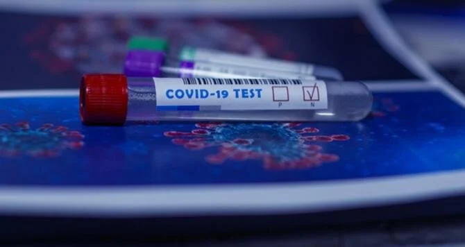 Teste COVID-19 anale. Metoda este mai precisă și mai puțin dureroasă decât testele tradiționale. Comisia Europeană ar putea introduce testele covid-19 anale pe tot teritoriul Uniunii Europene