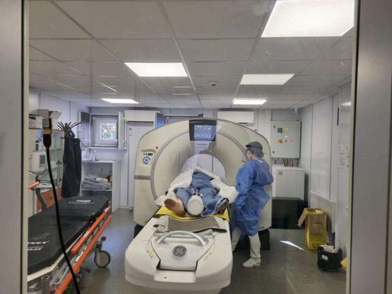 Aparatele de radiologie și computerele tomograf sunt forjate la maxim la Spitalul Județean Arad. Peste 200 de investigații într-o zi