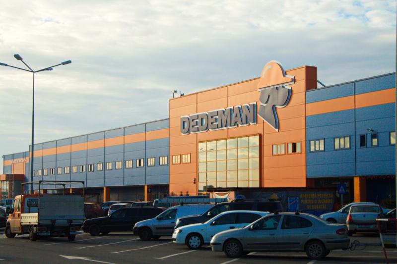 Traficul în magazinele Dedeman a scăzut cu 45% după introducerea certificatului verde