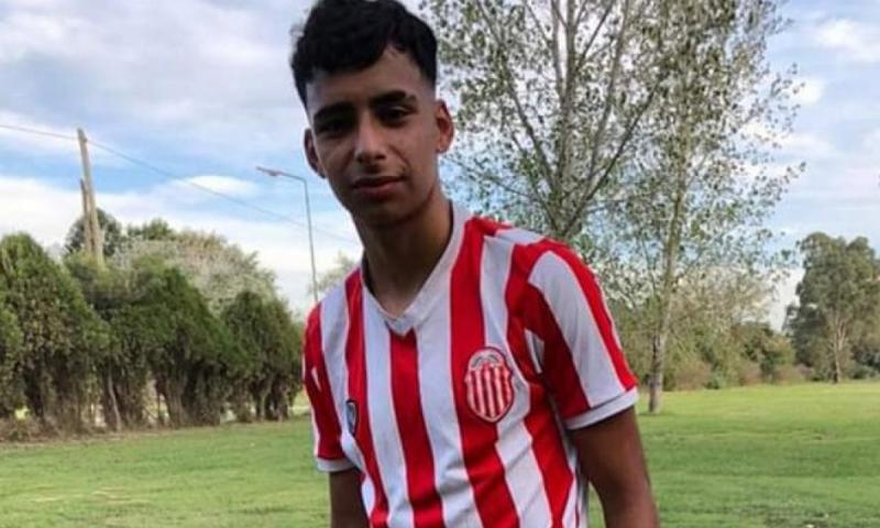 Un fotbalist de 17 ani a murit împușcat în cap de un polițist chiar sub ochii coechipierilor săi