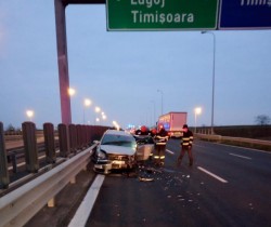 Accident provocat de un autoturism care a intrat pe contrasens pe autostrada A1 în zona Giarmata. Trafic îngreunat

