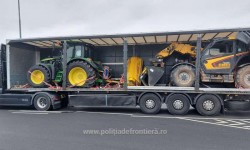 Ce mai fură românii. Tractor, excavator și autoturism de lux, toate furate în Italia și Elveția, descoperite de polițiștii de frontieră la Nădlac și Borș