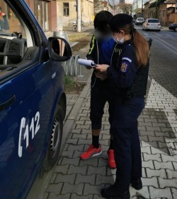 Polițiștii și jandarmii arădeni au intensificat acțiunile de verificare a respectării măsurilor de protecție

