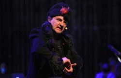 Un spectacol și o lansare de carte la Teatrul Clasic ”Ioan Slavici” Arad – gesturi de mulțumire dedicate cadrelor medicale

