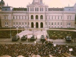 (FOTO/VIDEO) Se împlinesc 32 de ani de la scânteia care a scos oamenii în stradă la Arad împotriva regimului COMUNIST