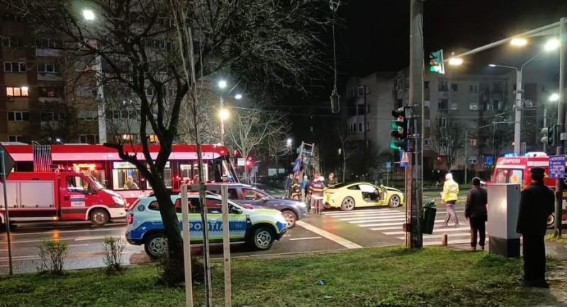 Un bolid BMW a bifat primul incident rutier major din Arad. Noul Imperio Civitas a scăpat fără să bifeze și el primul accident