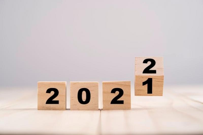Ce modificări apar în 2022 pentru români, cine pierde și cine câștigă bani în noul an
