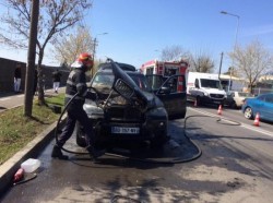 O mașină s-a aprins între Arad și Zădăreni