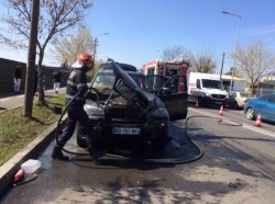 O mașină s-a aprins între Arad și Zădăreni