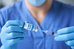 Doza booster a vaccinului crește cu 60% protecția contra Omicron