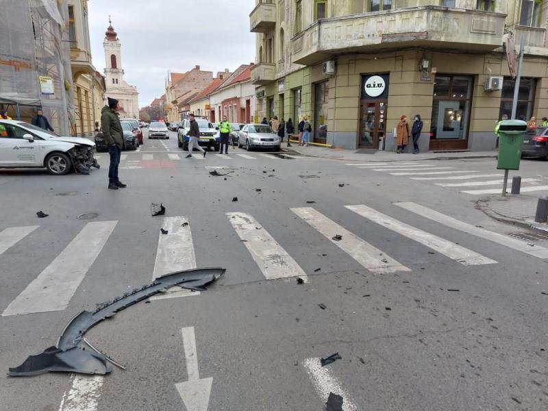 Pieton accidentat mortal pe trotuar sâmbătă dimineața pe strada Eminescu, în urma coliziunii dintre două autoturisme 