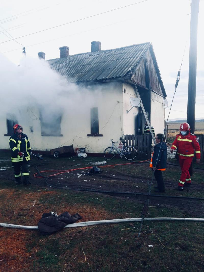 Tragedie la Zerind. O femeie a murit în urma unui incendiu în propria-i casă