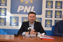 Gheorghe Falcă despre războiul din Ucraina, dar și despre dosarele în lucru în Parlamentul European, într-o conferință de presă la PNL Arad

