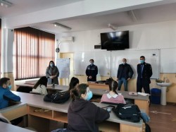 Activitate educativ-preventivă pe linia prevenirii bullyingului la școli din Chișineu-Criș și Nădab

	

