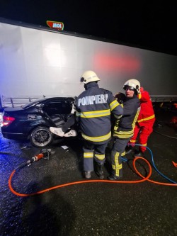 O adolescentă de 17 ani a murit și alți 4 tineri răniți în urma unui grav accident rutier produs în Chișineu-Criș