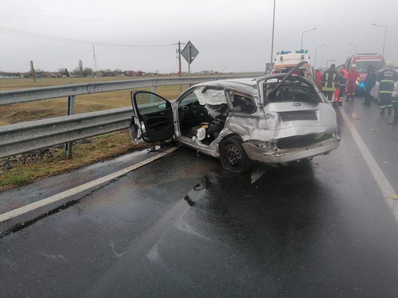 Accident rutier cu victimă încarcerată în Nădlac, între un autoturism și un autocamion
