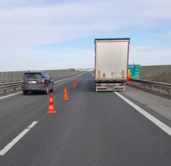 Un TIR s-a defectat pe autostradă între Arad și Timișoara și a blocat o bandă de circulație