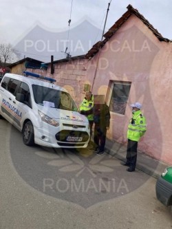 Abandonul școlar în vizorul poilițitilor locali arădeni. Multe fete de 12 ani renunță la școală datorită tradiției comunității din care provin

