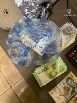Zeci de mii de euro și 8 kilograme de cannabis confiscate de la un traficant de goluri. Dealer de 29 de ani arestat preventiv pentru 30 de zile
