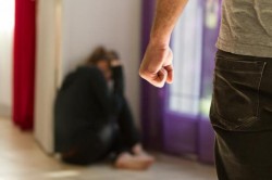 Violență domestică și la început de săptămână. Ordine de protecție provizorii pentru doi bărbați din Arad și Fântânele