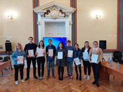 Elevii Beniamin Ștefoi și Mădălina Văcaru s-au calificat la etapa națională a concursului ”Alege! Este dreptul tău”!


