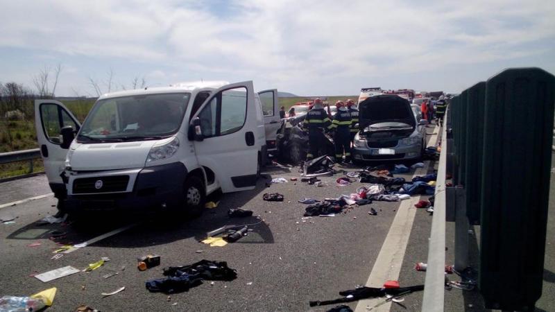 Tragedie pe șosea. Trei morți, dintre care un copil de doi ani, în urma unui accident grav pe autostrada A1 între Deva și Nădlac. Traficul rutier a fost oprit în totalitate