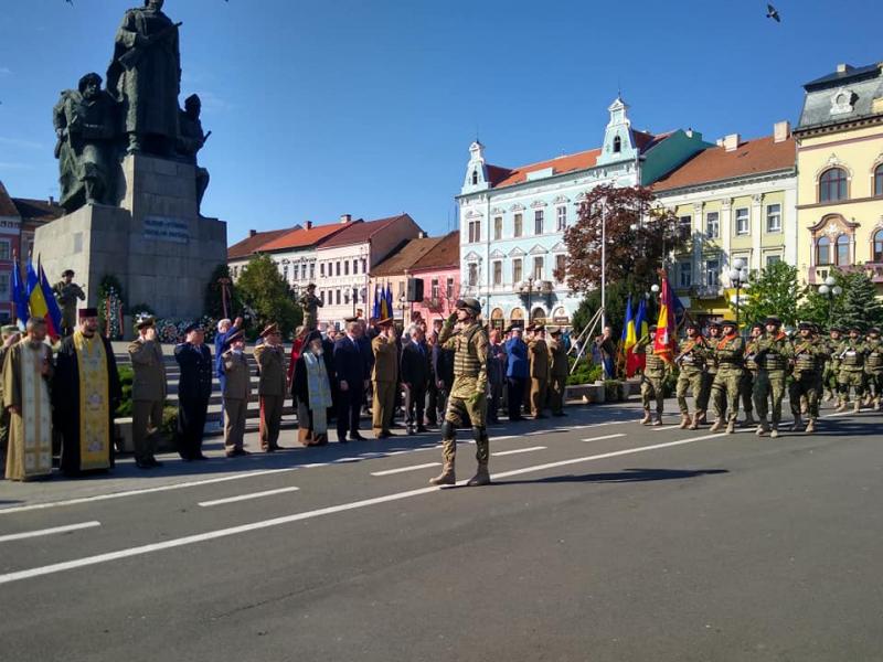 Ceremonie în Piața Avram iancu prilejuită de Ziua Forțelor Terestre Române 