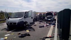 Tragedie pe șosea. Trei morți, dintre care un copil de doi ani, în urma unui accident grav pe autostrada A1 între Deva și Nădlac. Traficul rutier a fost oprit în totalitate