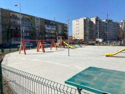 Punct de vedere al Primăriei Arad privind locurile de joacă prevăzute cu tartan

