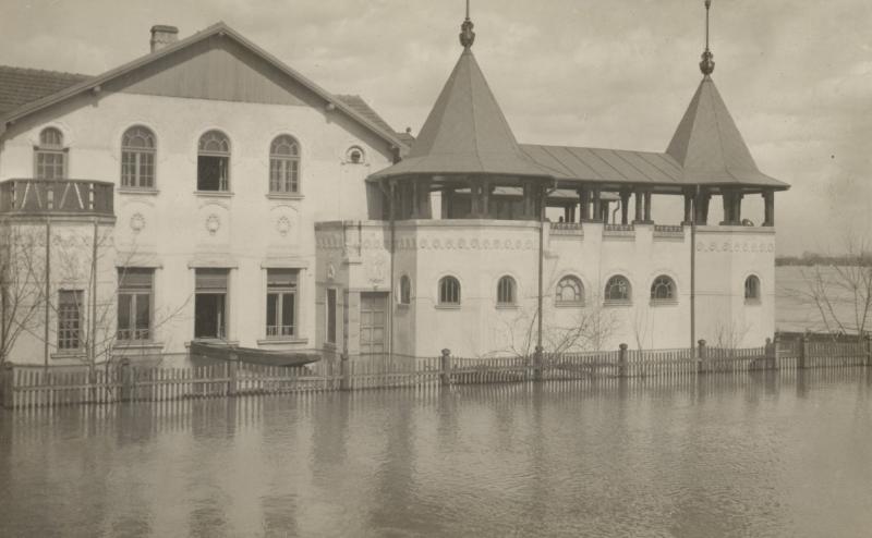 Complexul Muzeal Arad propune ca exponat al lunii două fotografii de la inundațiile din 1932
