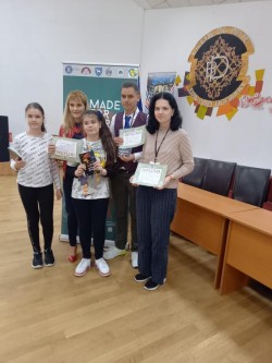 4 elevi arădeni premiați la concursul national ”Made for Europe”

