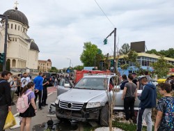 Accident grav cu victimă decedată, la Podgoria. A intervenit descarcerarea. 6 mașini implicate