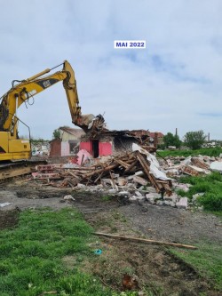 Alte 11 case construite ilegal demolate în zona Mărului