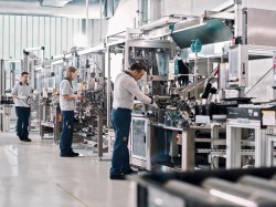Producătorul de componente auto Aptiv angajează 450 de oameni la fabrica din Ineu