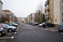 Recons scoate la licitație locurile de parcare în mai multe zone din oraș, atât parcari la sol cât și etajate