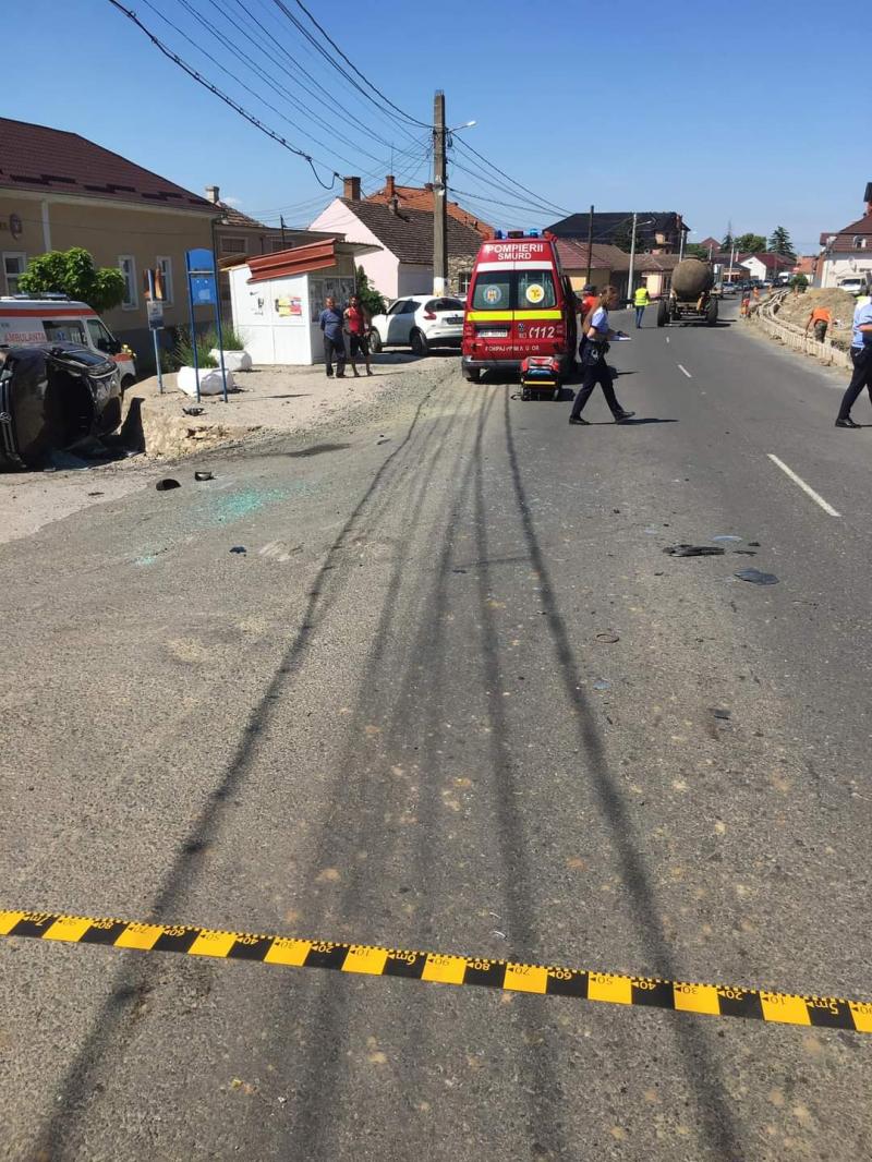 Tractorist din Șiria, fără permis de conducere, a rănit 3 persoane