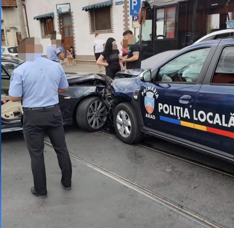 Un belgian a băgat doi polițiști locali arădeni în spital