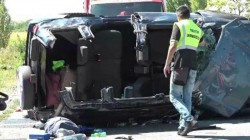 Tragedie în județul vecin. O fetiță de 10 ani și tatăl ei au murit într-un groaznic accident între Oradea și Aleșd. Sora geamănă a copilei care a murit este în stare critică la spital