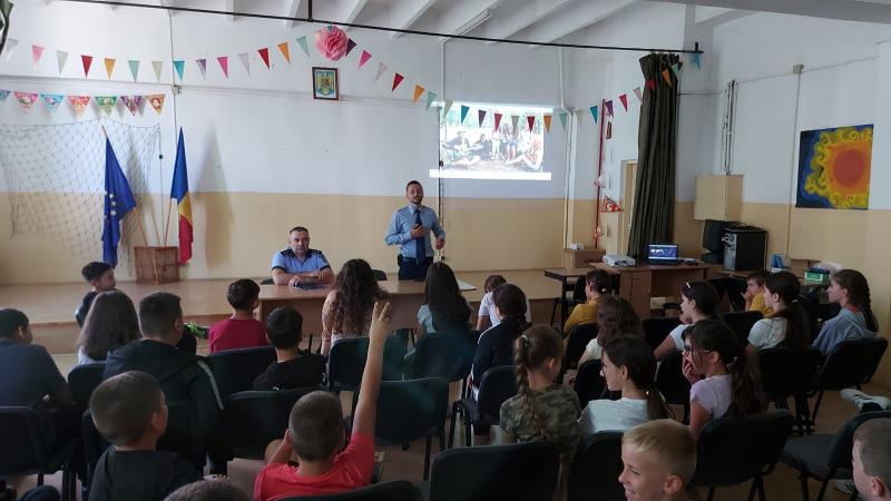 Activitate educativ preventivă pe linia prevenirii consumului de droguri și a fenomenului de bullying la Școala Gimnazială din Vladimirescu