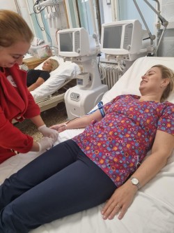 Sângele nostru poate salva vieți! Echipa medicală a Secției Clinice Anestezie și Terapie Intensivă II a donat sânge

